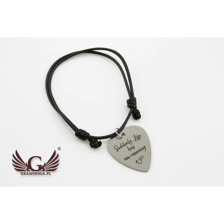 Schnurarmband mit Gitarren-Plektrum