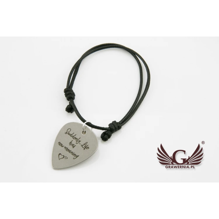 Schnurarmband mit Gitarren-Plektrum