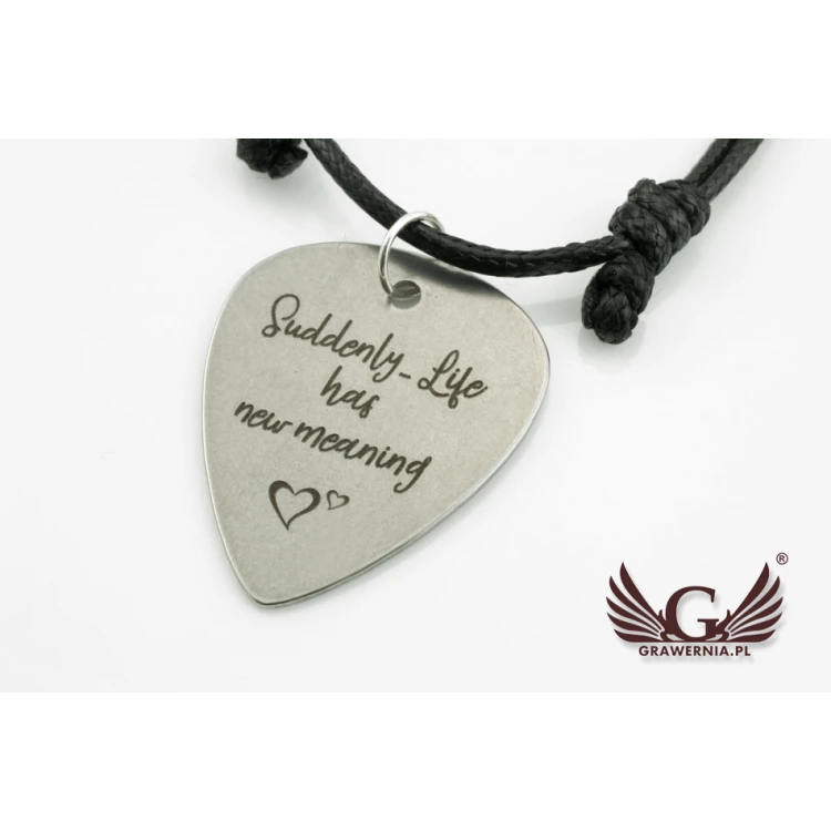 Schnurarmband mit Gitarren-Plektrum
