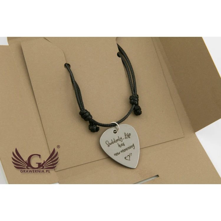 Schnurarmband mit Gitarren-Plektrum