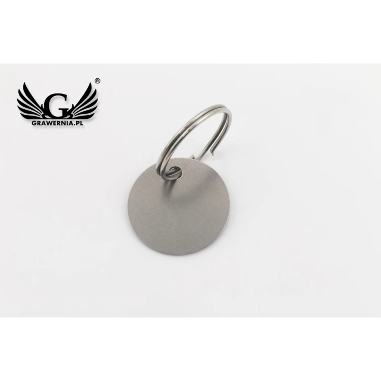 Metallischer Schlüsselanhänger - DORA Stahl 1mm dick - Maße: 30x30mm - BM035