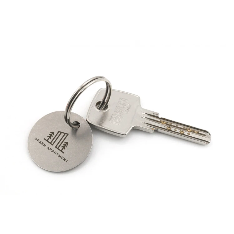 Metallischer Schlüsselanhänger - DORA Stahl 1mm dick - Maße: 30x30mm - BM035