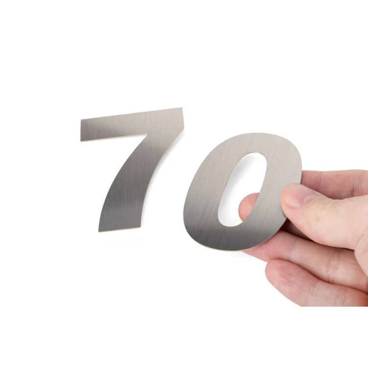 Zahlen und Buchstaben aus versilbertem Messing geschnitten - Höhe: 75mm - CNC100