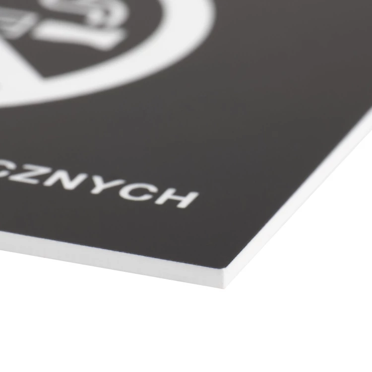 Schwarzes Schild "Rauchen verboten" - Lasergravur - Abmessungen 160x110mm - Z015
