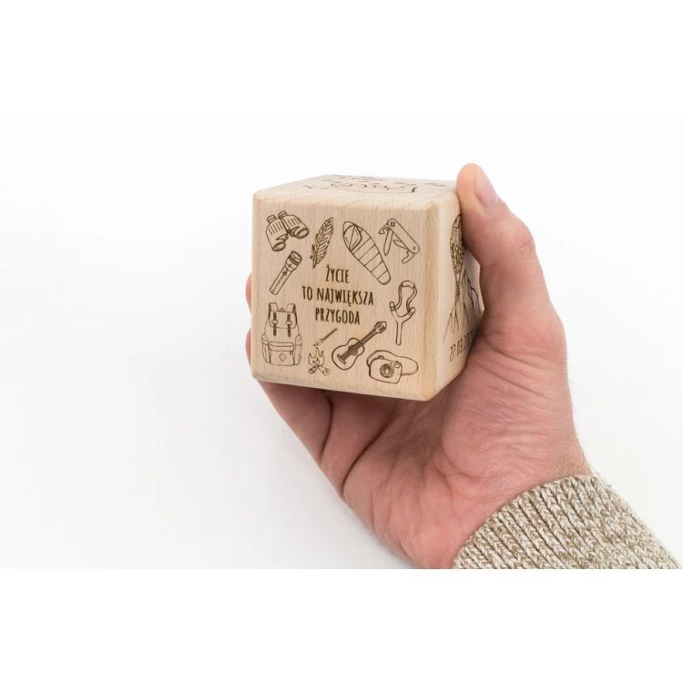 Holzwürfel mit Kindesmetrik in einer Holzbox mit Gravur - Geschenk zur Taufe - KSD001