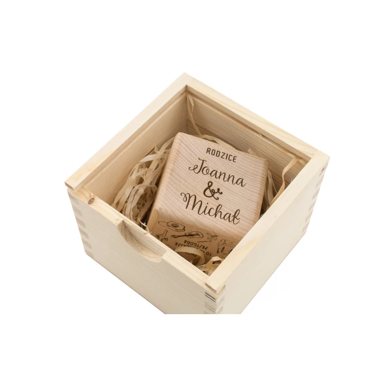 Holzwürfel mit Kindesmetrik in einer Holzbox mit Gravur - Geschenk zur Taufe - KSD001