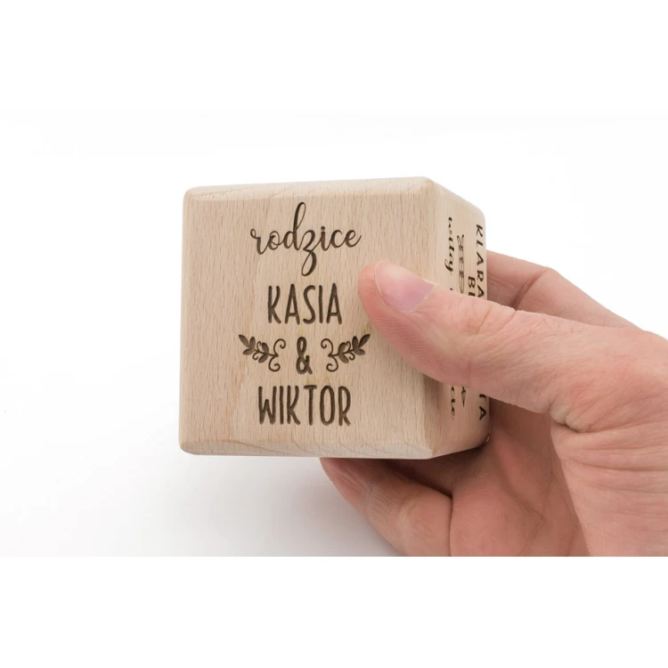 Holzwürfel mit Kindesmetrik in einer Holzbox mit Gravur - Taufgeschenk - KSD002