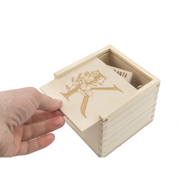 Holzwürfel mit Kindesmetrik in einer Holzbox mit Gravur - Taufgeschenk - KSD002