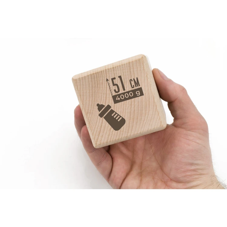 Holzwürfel mit Kindesmetrik in einer Holzbox mit Gravur - Taufgeschenk - KSD005