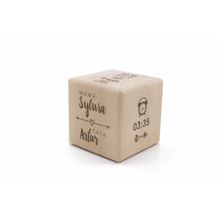 Holzwürfel mit Kindermessdaten in einer Holzbox mit Gravur - Geschenk zur Taufe - KSD007