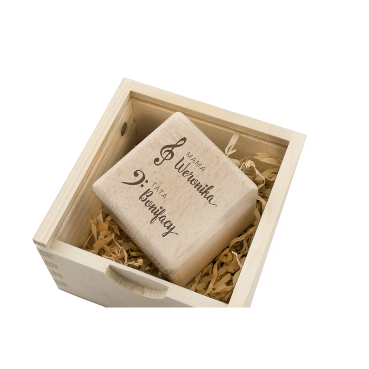 Holzwürfel mit Kindesmetrik in einer Holzbox mit Gravur - Taufgeschenk - KSD009