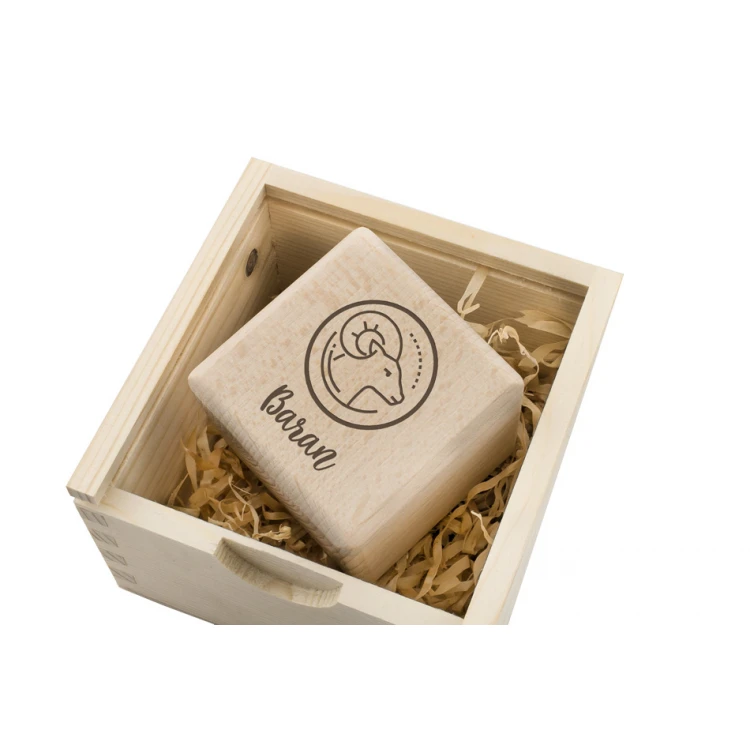 Holzwürfel mit Kindesmetrik in einer Holzbox mit Gravur - Geschenk zur Taufe - KSD010