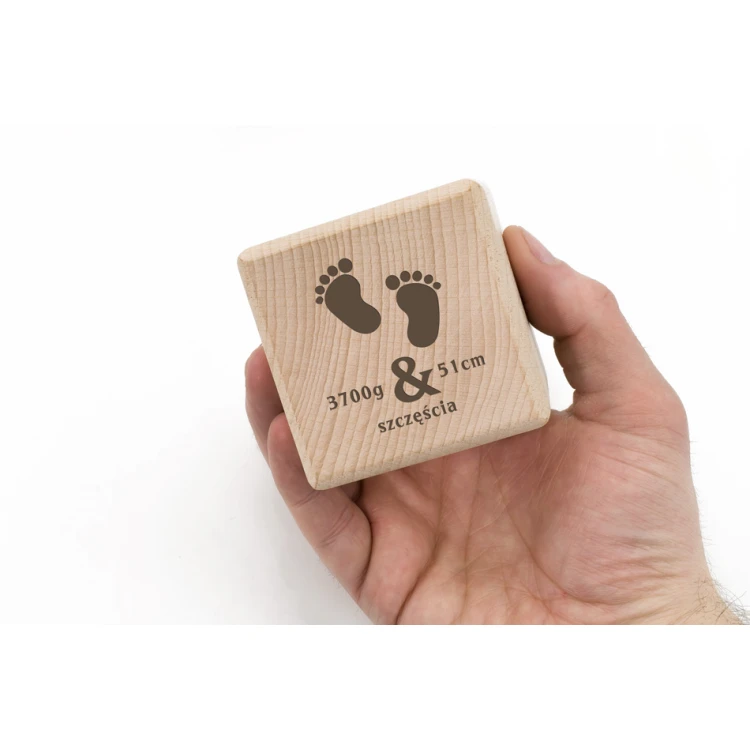 Holzwürfel mit Kindesmetrik in einer Holzbox mit Gravur - Geschenk zur Taufe - KSD010