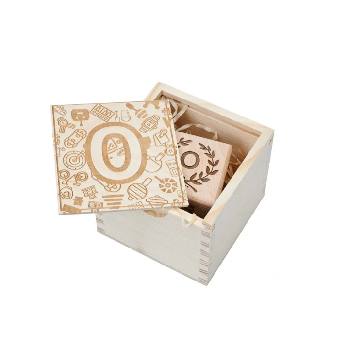 Holzwürfel mit Kindesmetrik in einer Holzbox mit Gravur - Taufgeschenk - KSD004