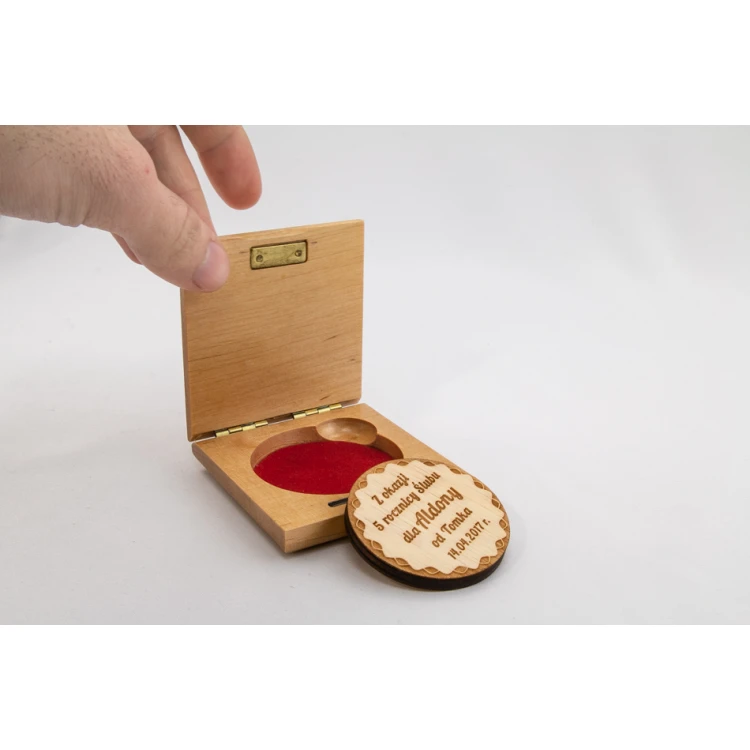 Holzmünze zum 5. Hochzeitstag in einer Box - MGR013