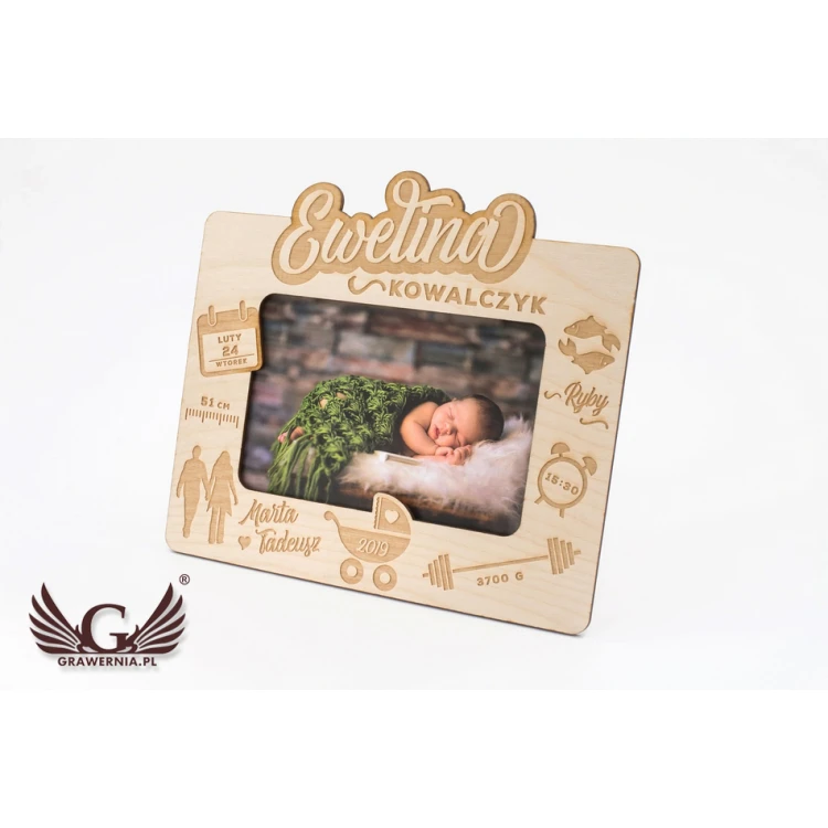 Holzrahmen mit Gravur für Babyfoto - RAM003