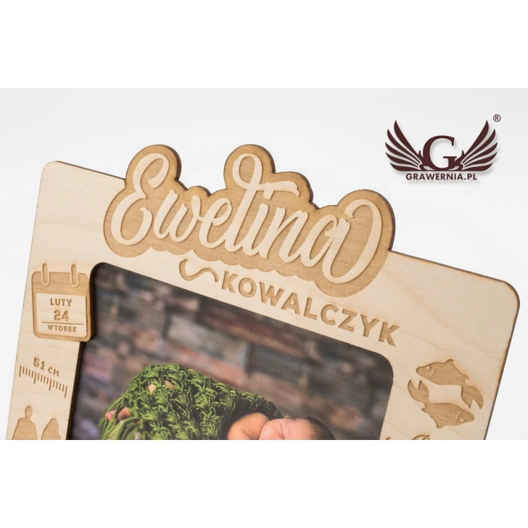 Holzrahmen mit Gravur für Babyfoto - RAM003