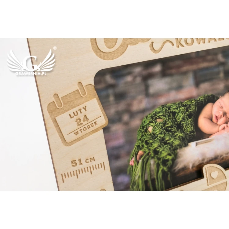Holzrahmen mit Gravur für Babyfoto - RAM003