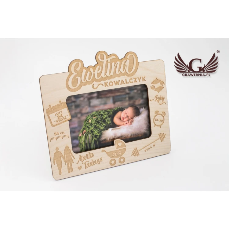 Holzrahmen mit Gravur für Babyfoto - RAM003