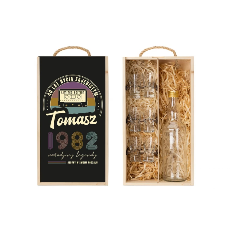 Holzkiste für Wodka mit einem Set von 6 Gläsern - Geburt einer Legende 1 - SK063