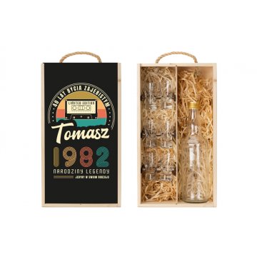 Holzkiste für Wodka mit einem Set von 6 Gläsern - Geburt einer Legende 2 - SK064