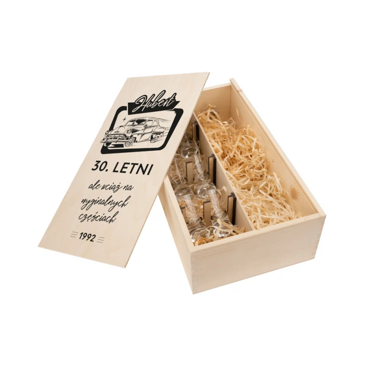 Holzkiste für Wodka mit einem Set von 6 Gläsern - Auf Originalteilen - SK065