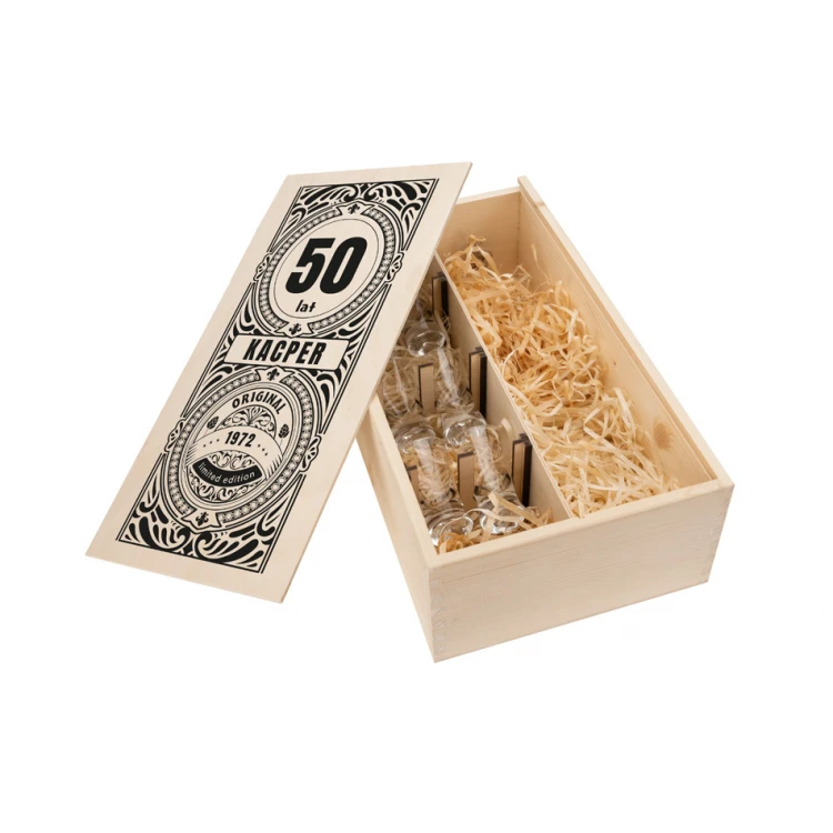 Holzkiste für Wodka mit einem Set von 6 Gläsern - Limitierte Auflage - SK066