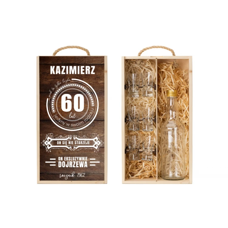 Holzkiste für Wodka mit einem Set von 6 Gläsern - Alter ist nur eine Zahl - SK067
