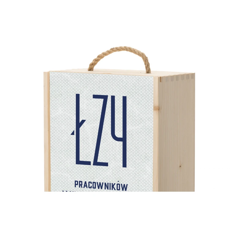 Holzkiste für Wodka mit einem Set von 6 Gläsern - Geschenk für den Chef - SK070