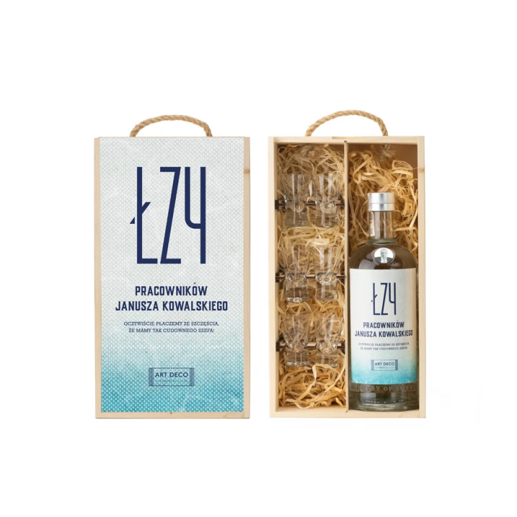 Holzkiste für Wodka mit einem Set von 6 Gläsern - Geschenk für den Chef - SK070