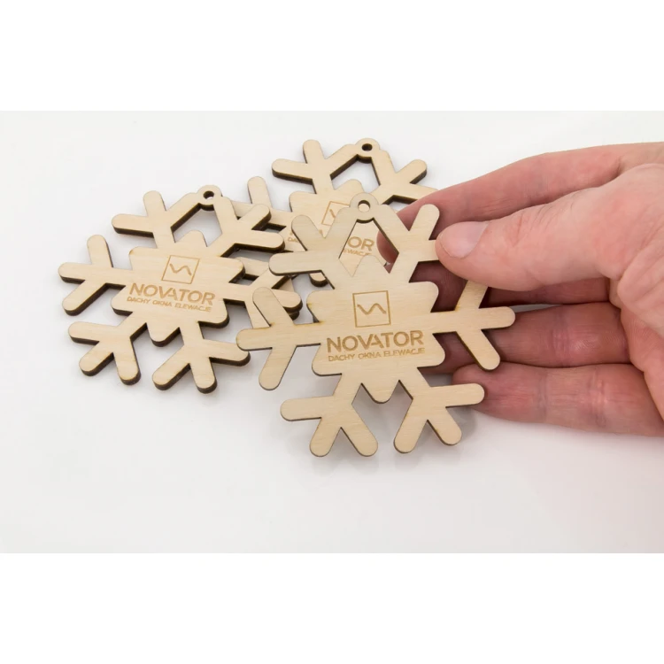 Holzschneeflocken Christbaumkugeln - Größe 74x71mm - individuelle Gravur - BDR027