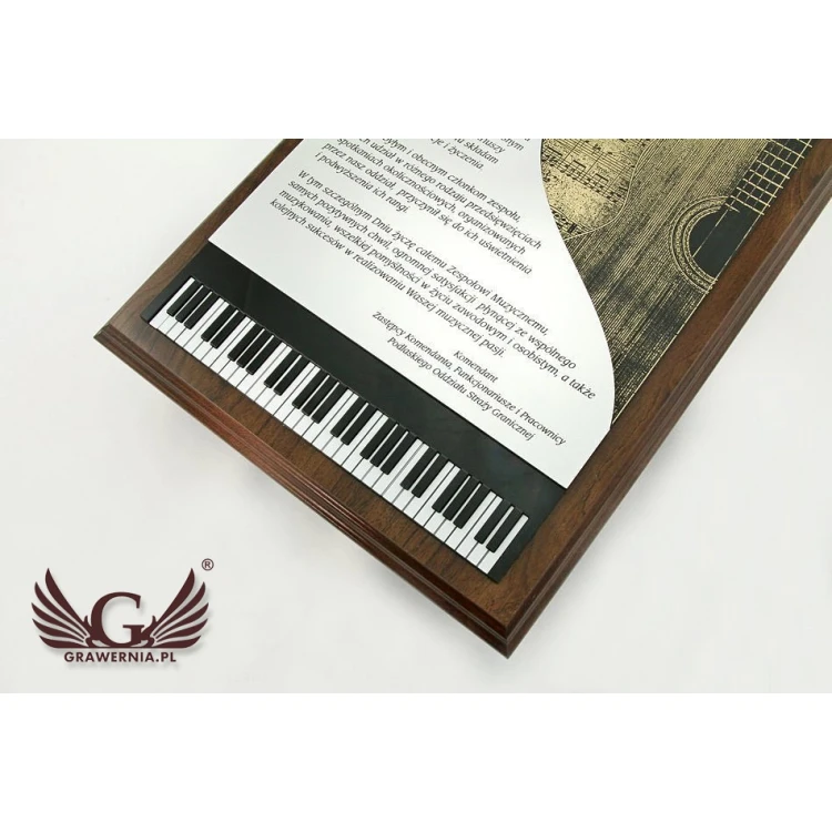 LASERGRAVIERTES DIPLOM FÜR PIANISTEN - vertikal - SL039