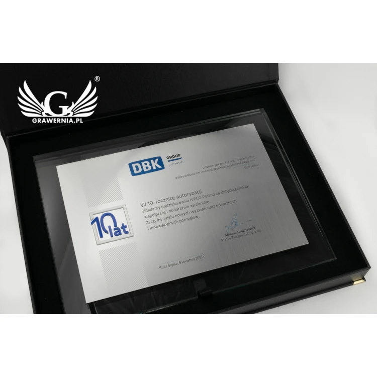 Jubiläumsurkunde - horizontal - farbiger UV-Druck und erhabenes Logo - DUV027
