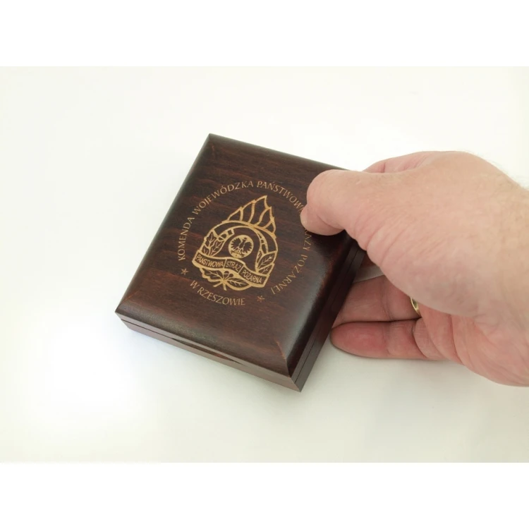 Holzbox Etui mit zwei Fächern für Medaillen mit einem Durchmesser von 70mm - KAS05