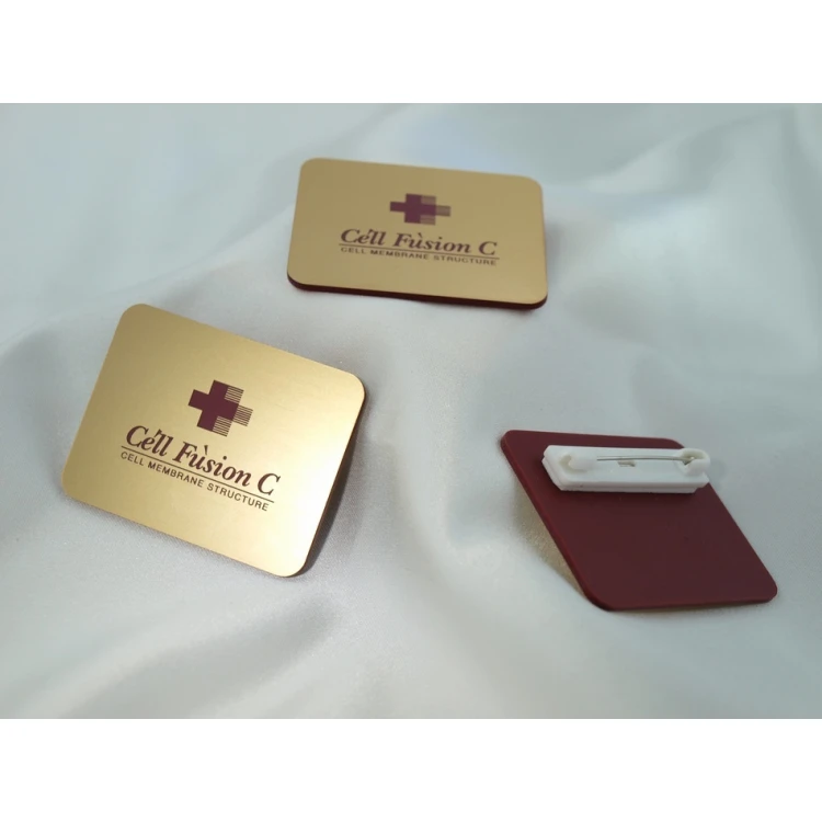 Ausweis für Mitarbeiter - Gold mit burgunderfarbener Gravur - ID018