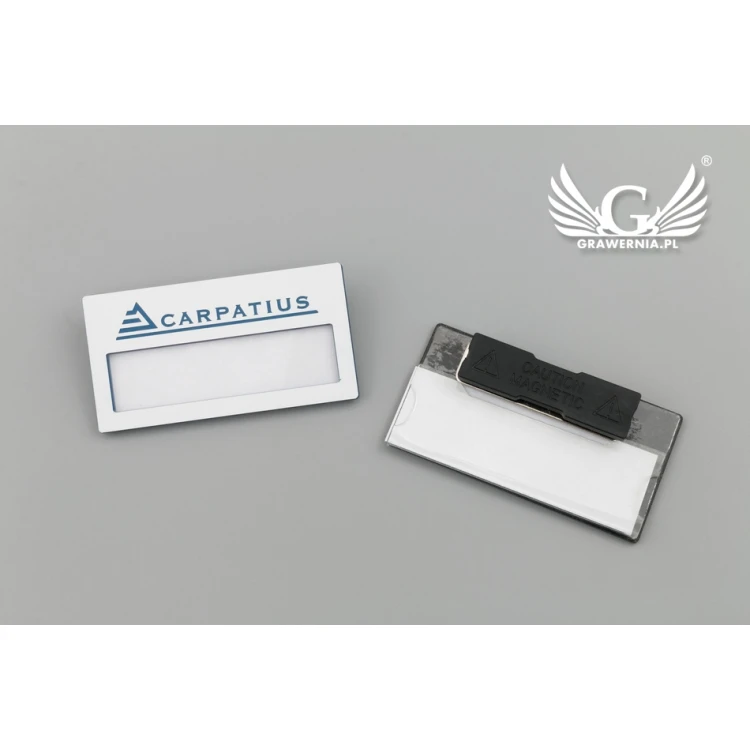Ausweis mit Fenster - weiß mit farbiger Gravur - M - Abm. 67x35mm - ID070