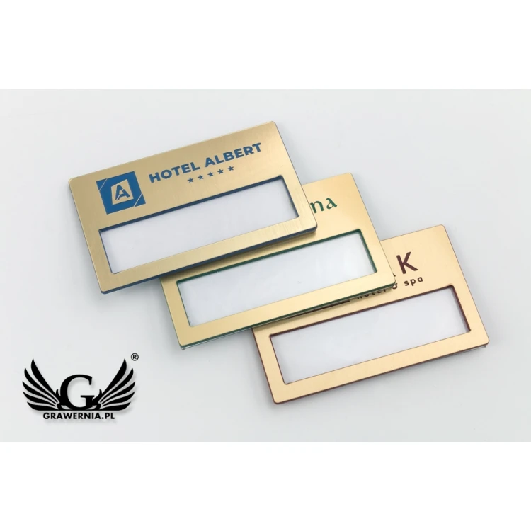 Ausweis mit Fenster - Gold mit farbiger Gravur - B - Abm. 67x40mm - ID072