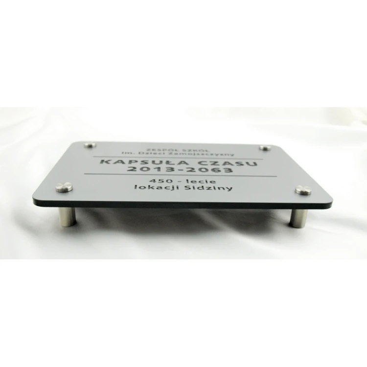 GRAVIERTE PLATTE AUF STAHLABSTANDHALTERN - Abm. 210x148mm (Format A5)