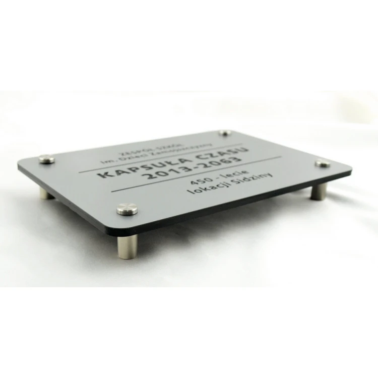 GRAVIERTE PLATTE AUF STAHLABSTANDHALTERN - Abm. 210x148mm (Format A5)