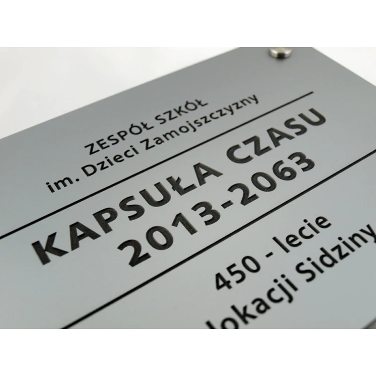 GRAVIERTE PLATTE AUF STAHLABSTANDHALTERN - Abm. 210x148mm (Format A5)