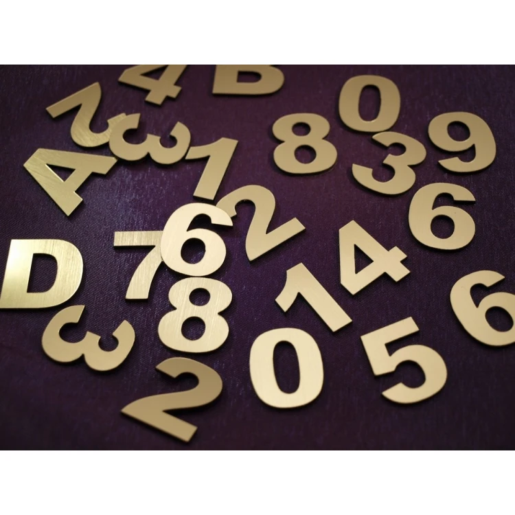 Kleine Ziffern und Buchstaben lasergeschnitten - CL005