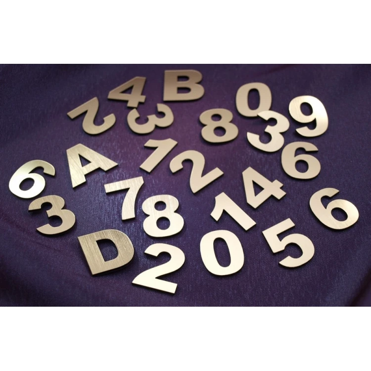 Kleine Ziffern und Buchstaben lasergeschnitten - CL005