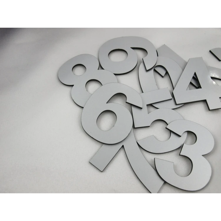 Kleine Ziffern und Buchstaben lasergeschnitten - CL005