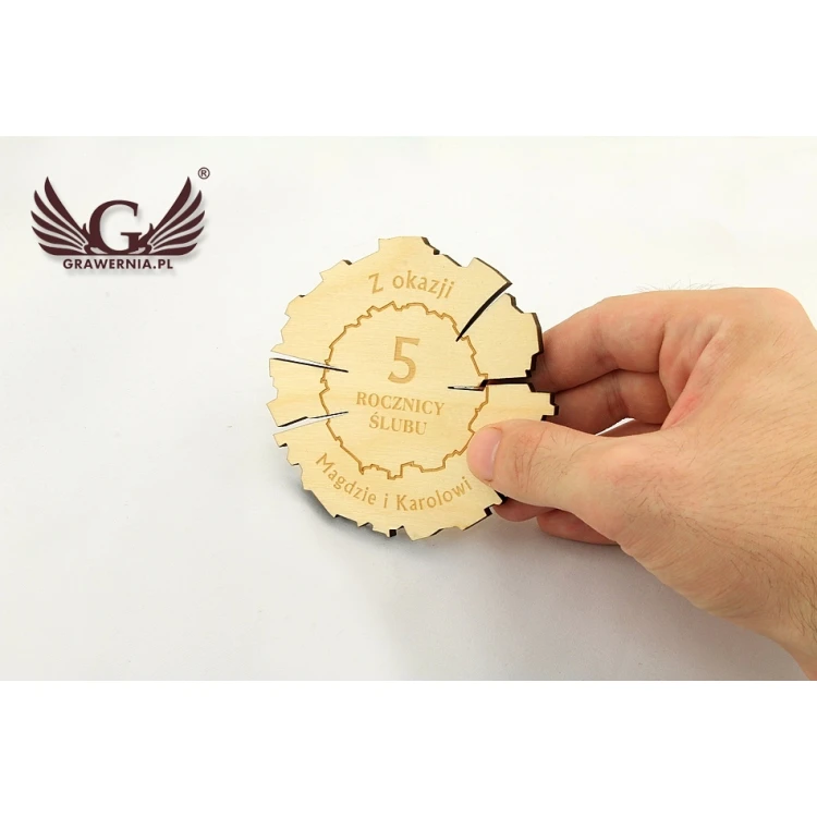 Holzmedaille zum 5. Hochzeitstag (aus Holz) in einer Holzkassette - helle Farbe - MGR011
