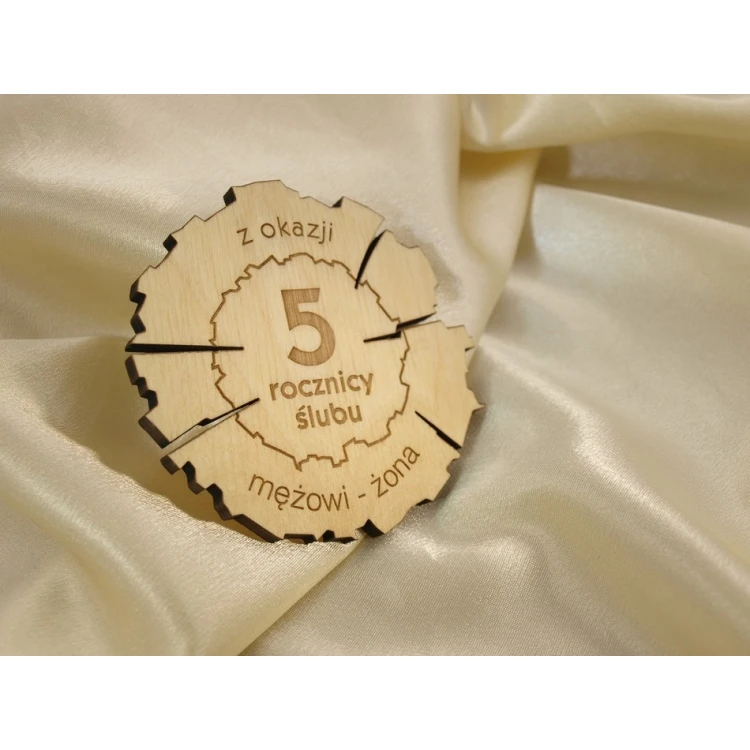 Holzmedaille zum 5. Hochzeitstag (aus Holz) in einer Holzkassette - helle Farbe - MGR011