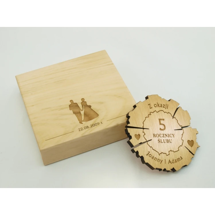 Holzmedaille zum 5. Hochzeitstag (aus Holz) in einer Holzkassette - helle Farbe - MGR011