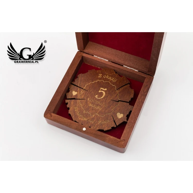 Holzmedaille zum 5. Hochzeitstag (aus Holz) in einer Holzkassette - Farbe warmes Braun - MGR009
