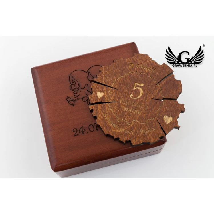 Holzmedaille zum 5. Hochzeitstag (aus Holz) in einer Holzkassette - Farbe warmes Braun - MGR009