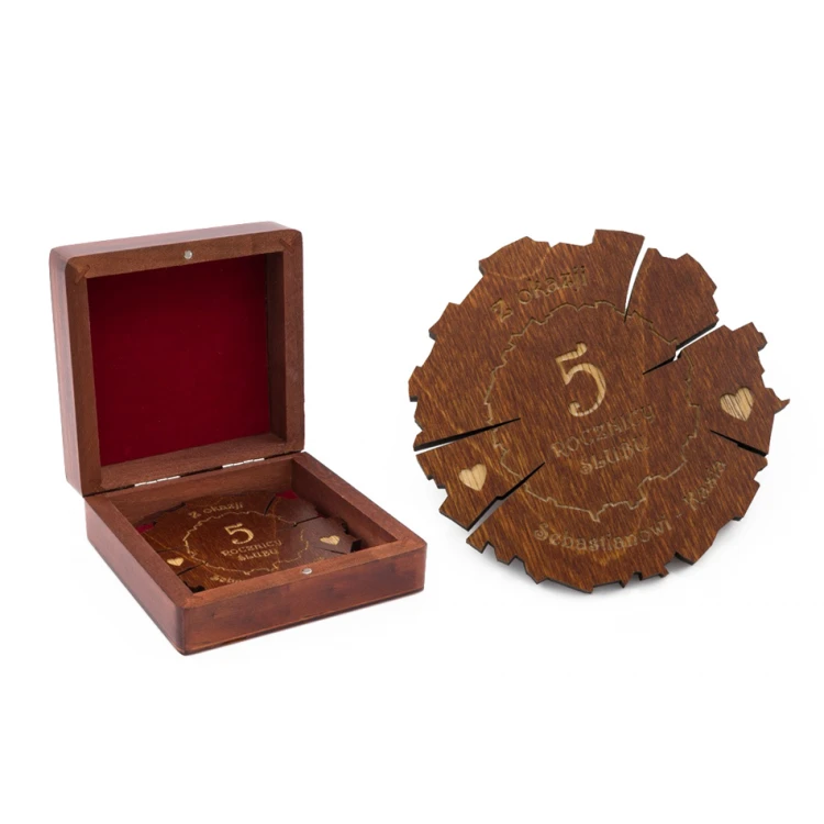 Holzmedaille zum 5. Hochzeitstag (aus Holz) in einer Holzkassette - Farbe warmes Braun - MGR009