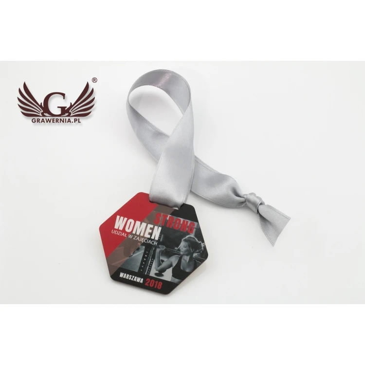 UV-bedruckte Holzmedaille - Starke Frau - Abmessungen: 79x66mm - MGR062